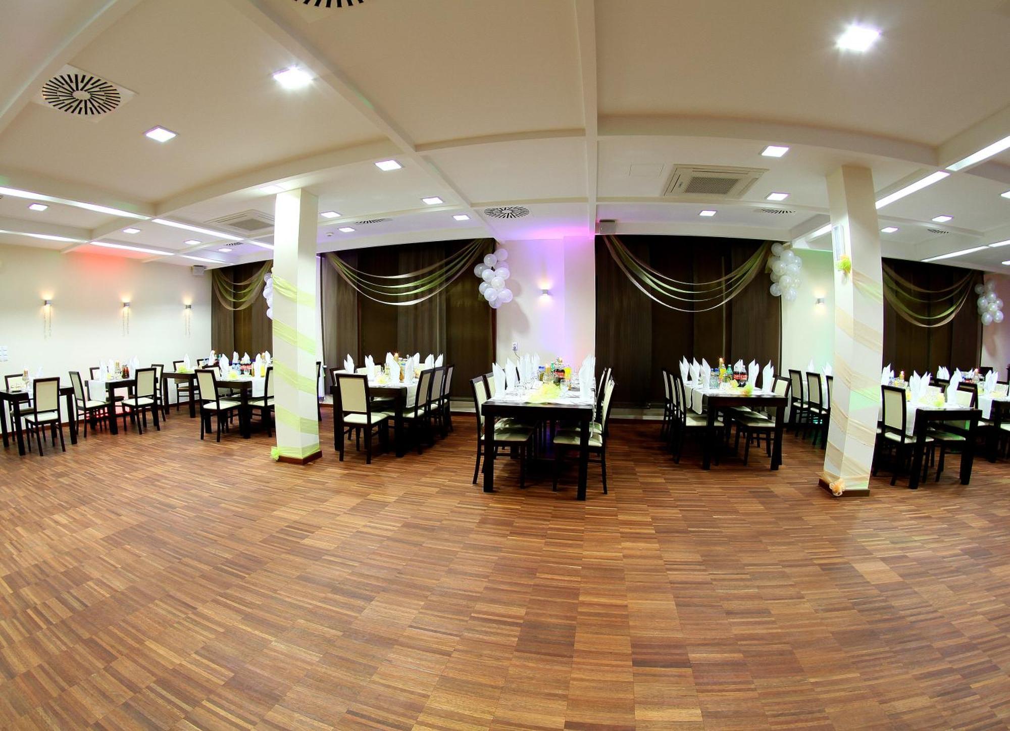 Aviator Hotel&Spa Kielce Esterno foto