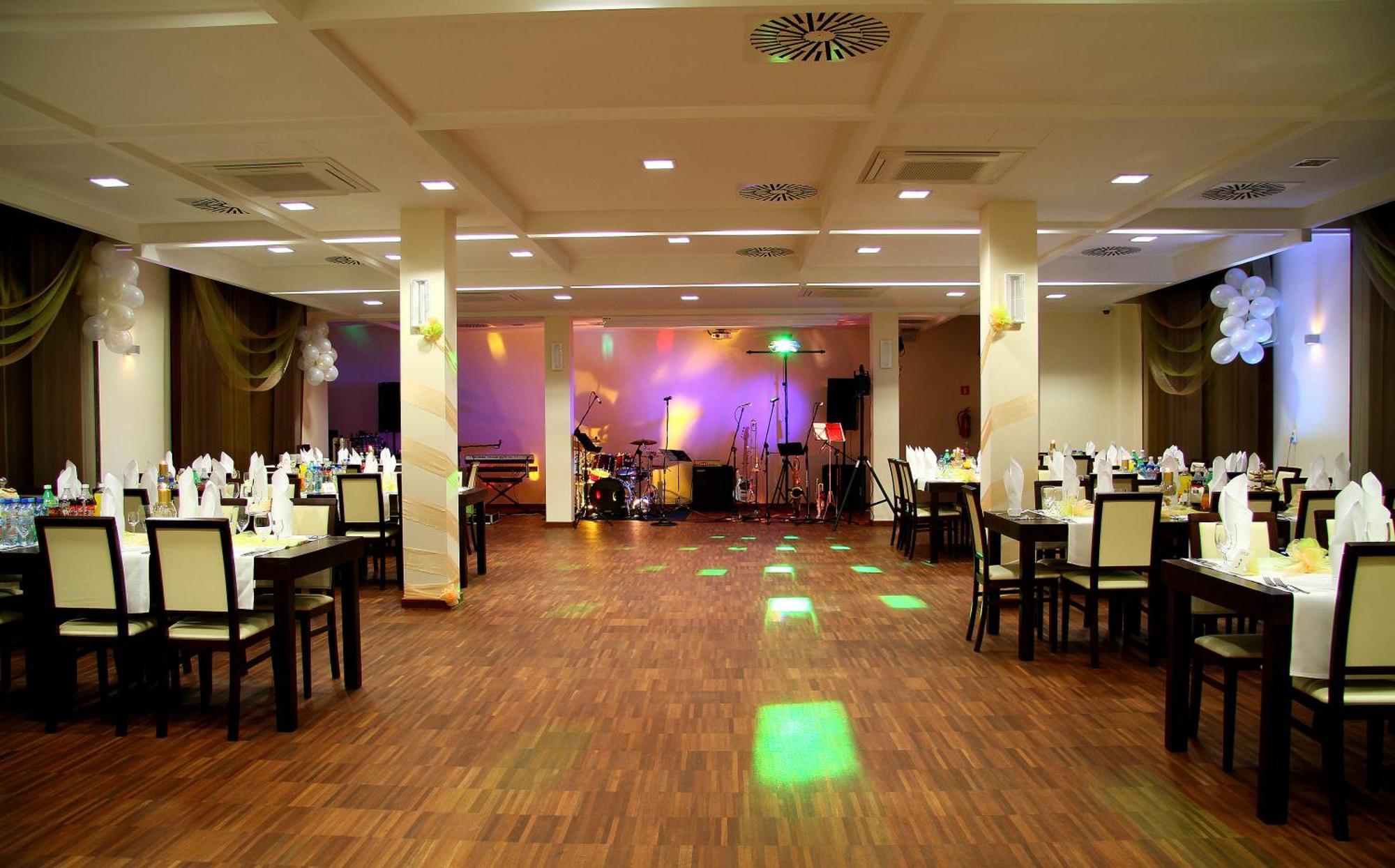 Aviator Hotel&Spa Kielce Esterno foto