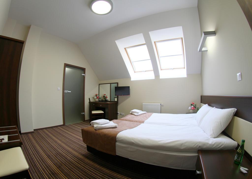 Aviator Hotel&Spa Kielce Esterno foto
