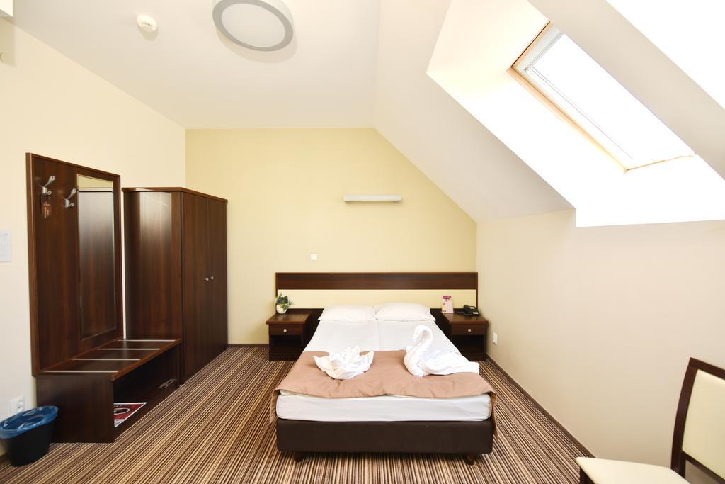 Aviator Hotel&Spa Kielce Esterno foto